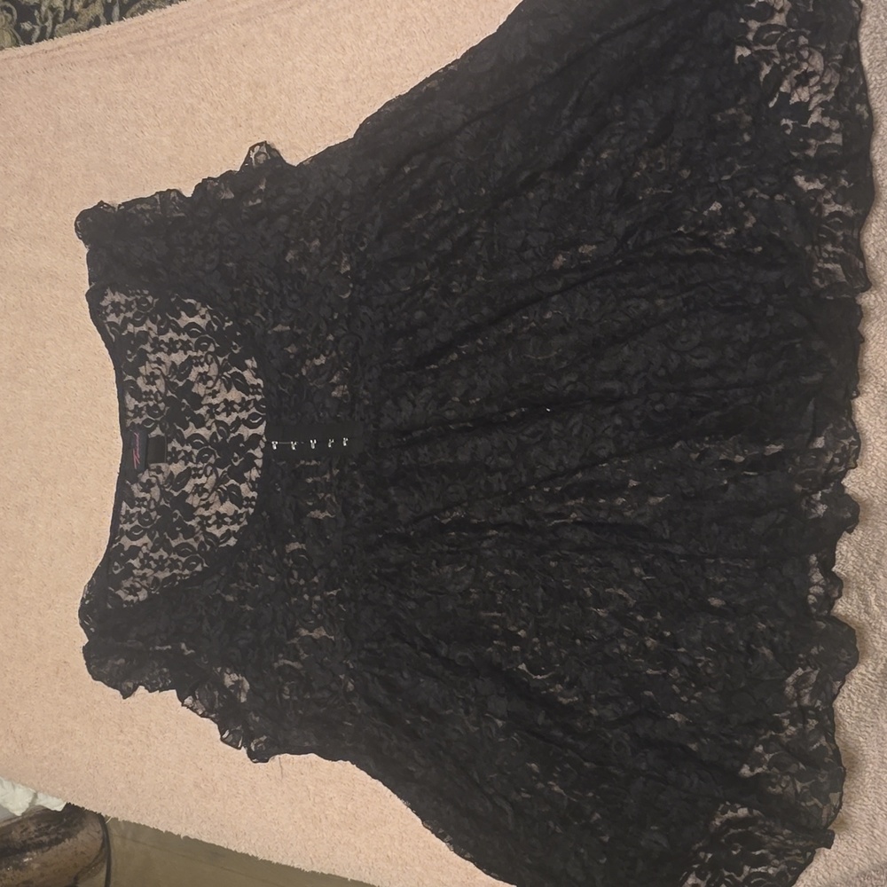 Torrid flowy lace top